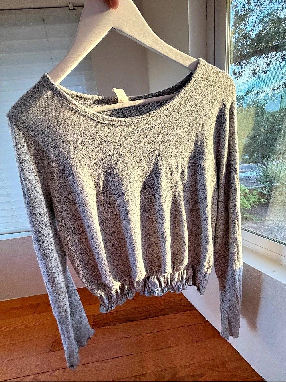 Lazy Sundays Cropped Gray Pullover Size Medium Like New